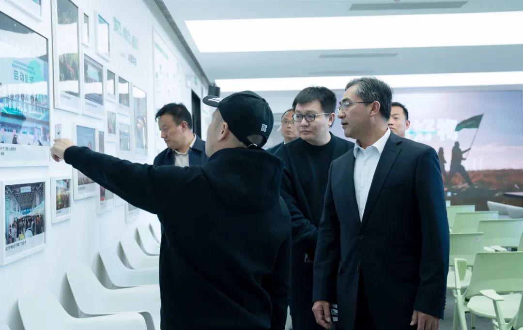西藏自治区农业农村厅厅长一行到访远方好物 (1).jpg