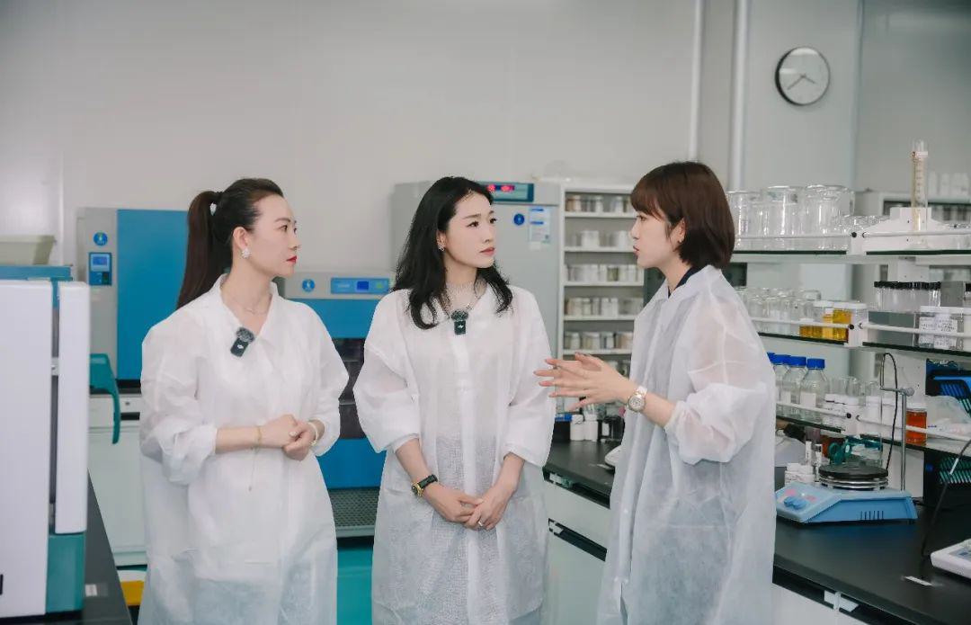 中国游泳女子蛙泳奥运冠军罗雪娟签约远方的梦想X庄主好时光,成为有机生活及健康护肤冠军大使 (7).jpg