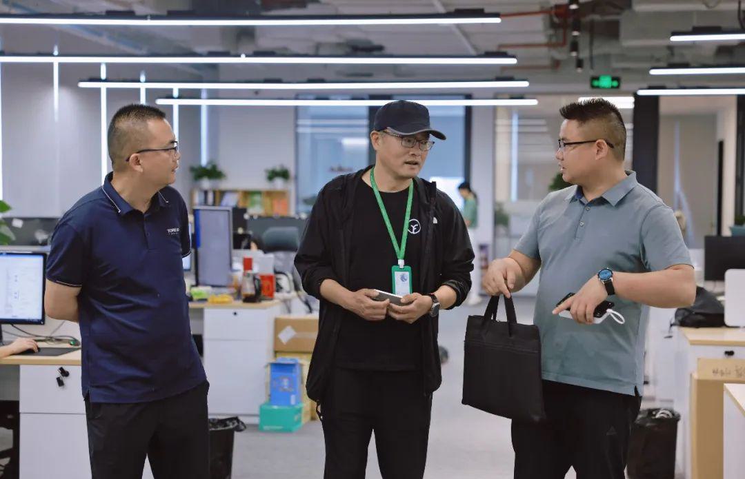 柯坪县县委常委组织部长刘乐一行抵达远方好物总部探讨乡村振兴合作事宜 (1).jpg