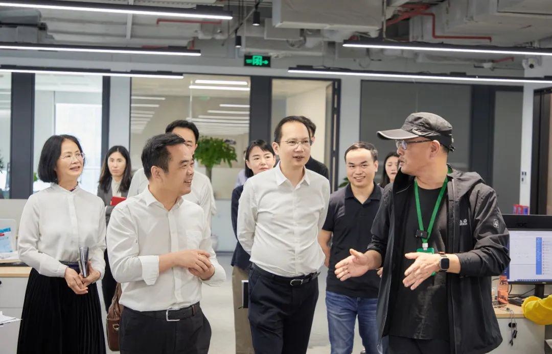 海珠区区委书记蔡澍莅临调研远方好物私域电商创新发展 (5).jpg