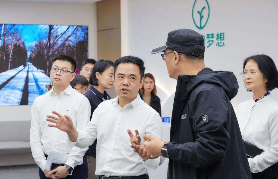 海珠区区委书记蔡澍莅临调研远方好物私域电商创新发展 (7).jpg