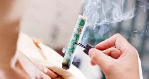 有眼袋，既显丑又显老！这样艾灸，从根截击眼袋，瞬间减龄10岁！ - 第9张